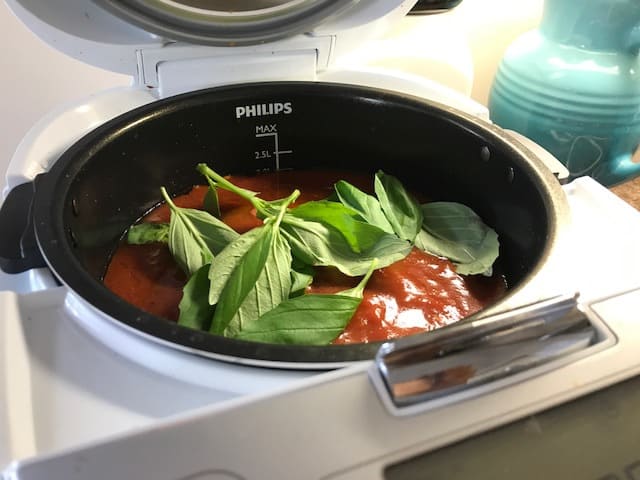 homemade traditional tomato sauce