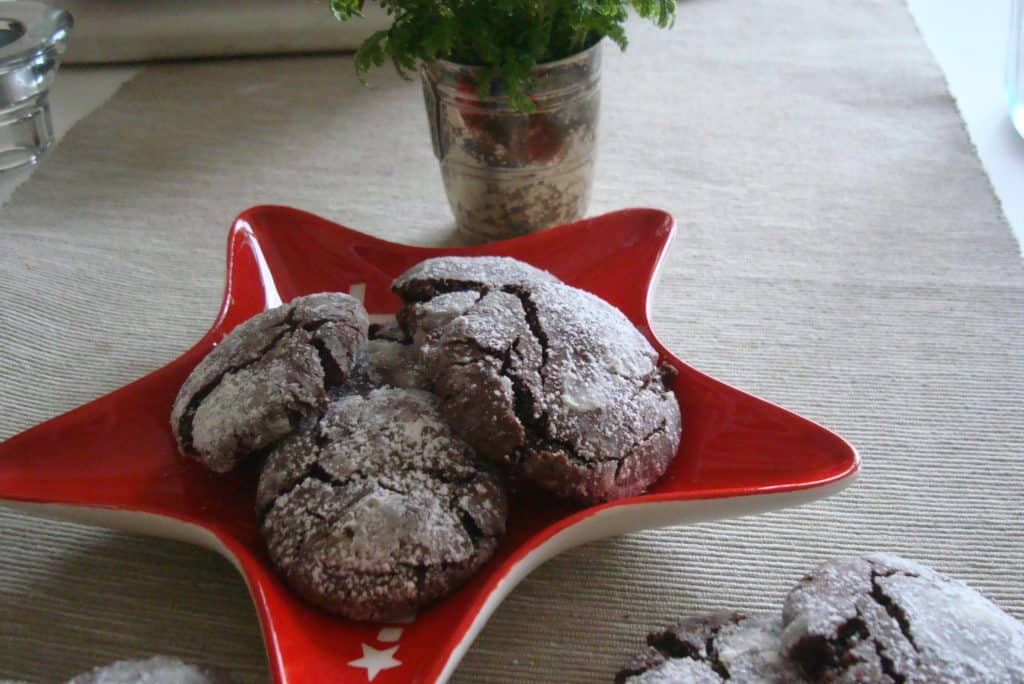 Christmas chocolate crackle cookies 