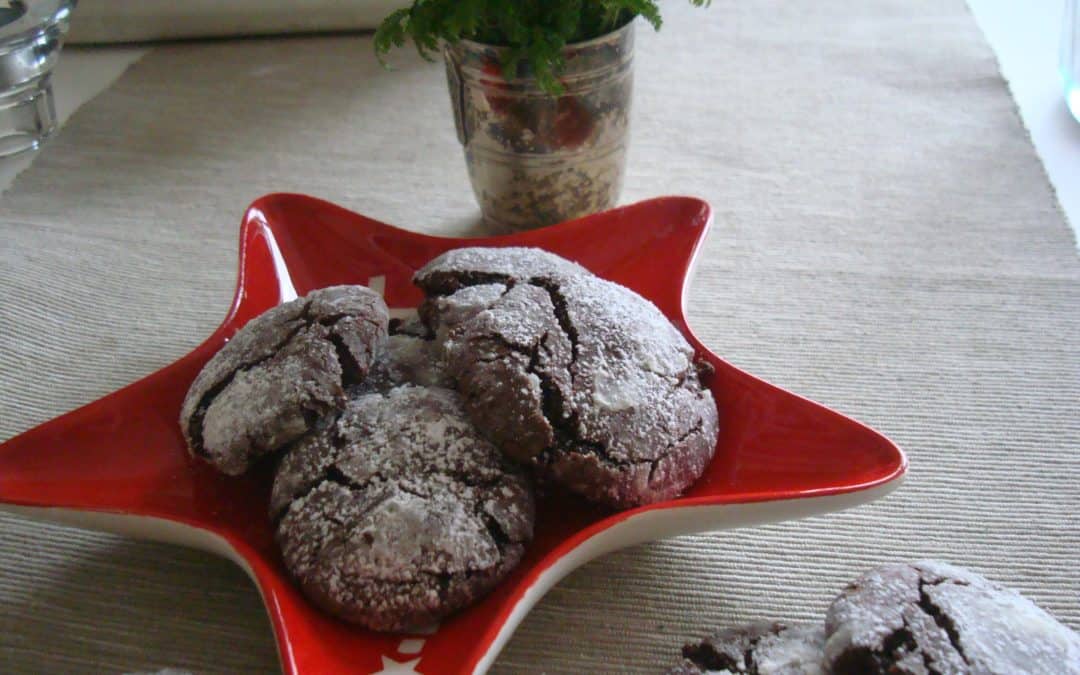 Christmas chocolate crackle cookies