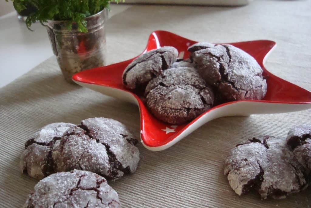 Christmas chocolate crackle cookies 