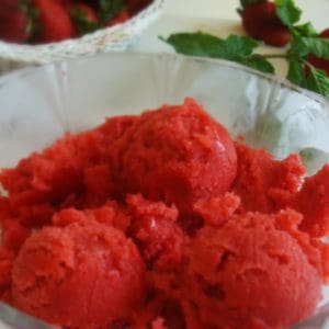 Strawberry sorbet without ice cream machine
