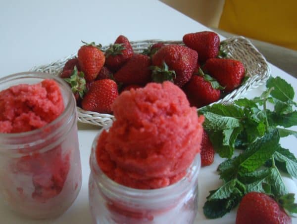 Strawberry and spiced tea sorbet without an ice cream machine