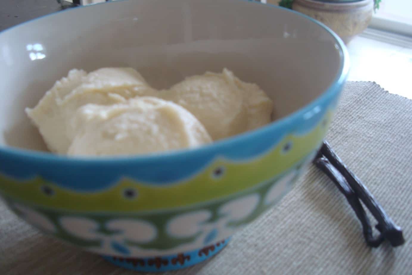 Rich and creamy Vanilla ice cream  – without an ice cream maker